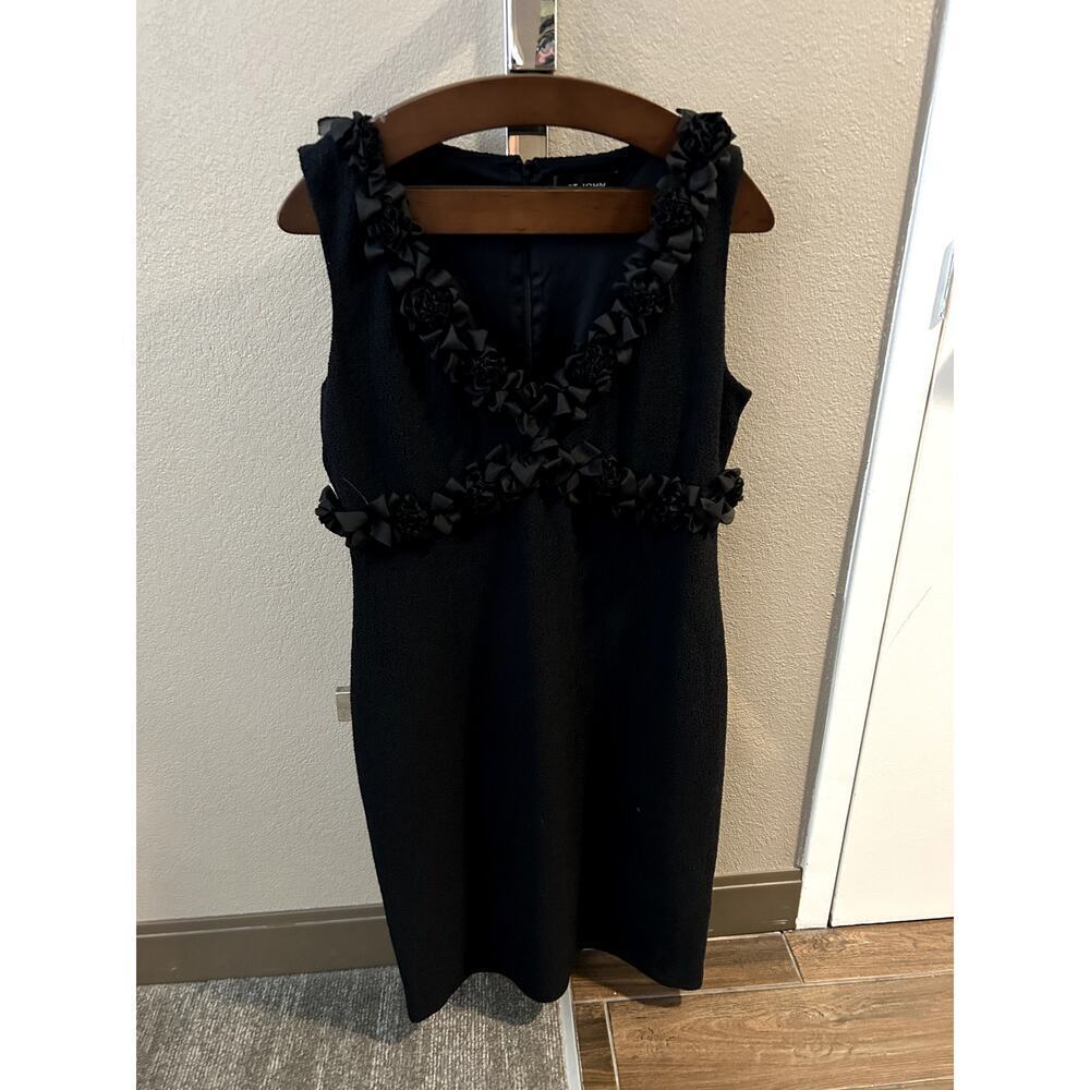St. John Black Floral V- Neck Even Dress Size 12